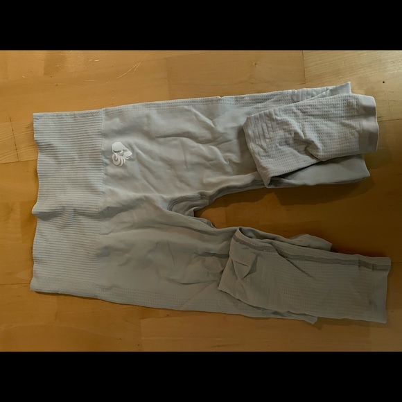 ✨POWER SEAMLESS LEGGINGS ✨ - Picture 5 of 6